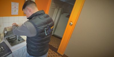 Réparation d'un nettoyeur à haute pression dans un cabinet dentaire à Dunkerque